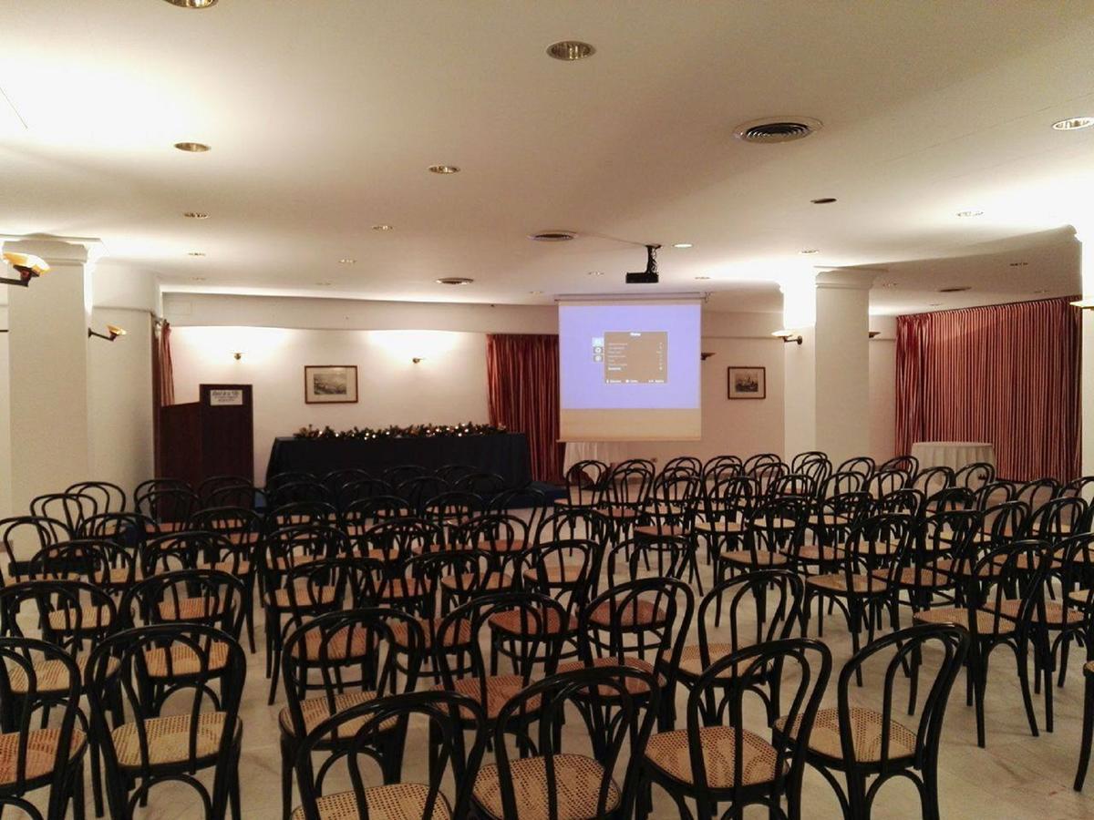 Hotel De La Ville & Centro Congressi ベネヴェント エクステリア 写真