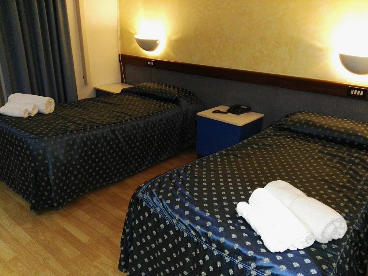 Hotel De La Ville & Centro Congressi ベネヴェント エクステリア 写真