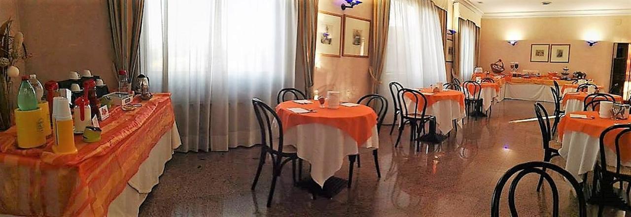 Hotel De La Ville & Centro Congressi ベネヴェント エクステリア 写真