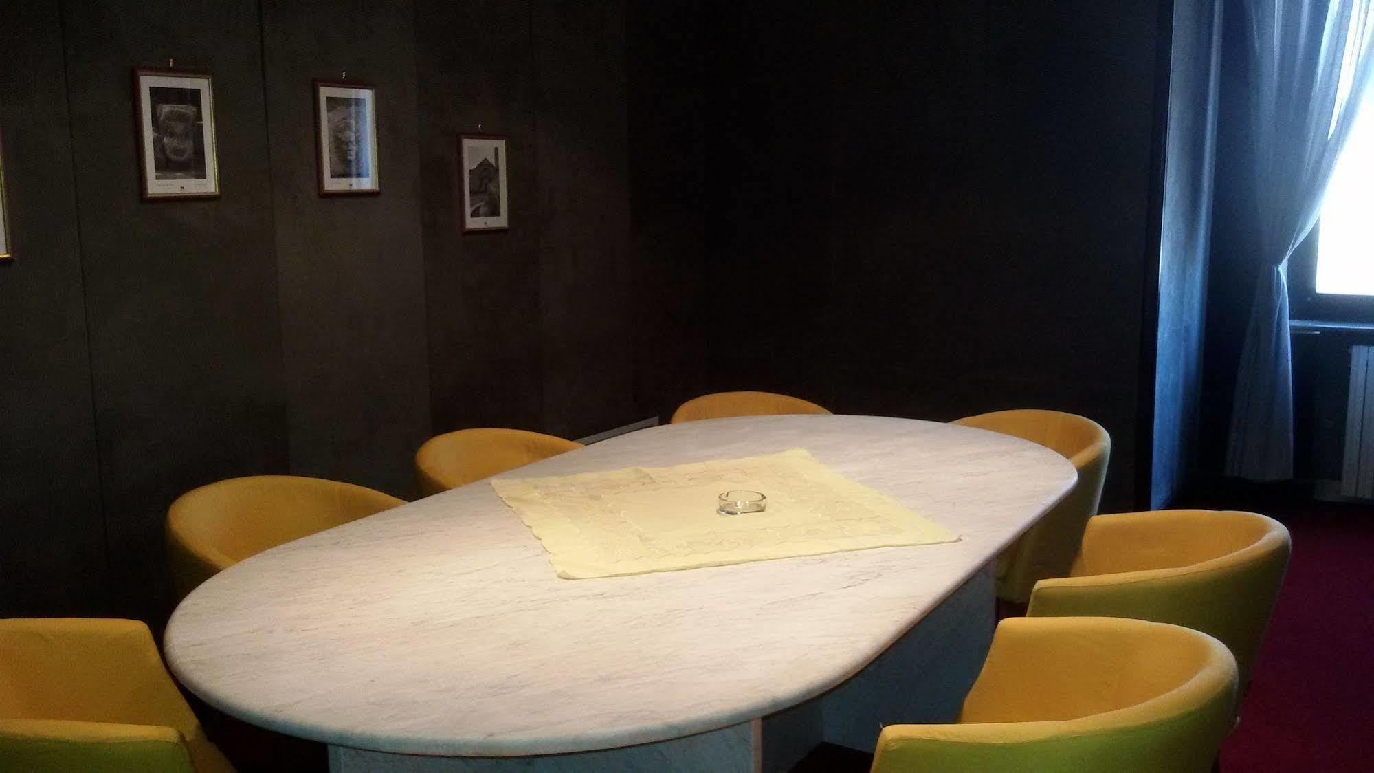 Hotel De La Ville & Centro Congressi ベネヴェント エクステリア 写真